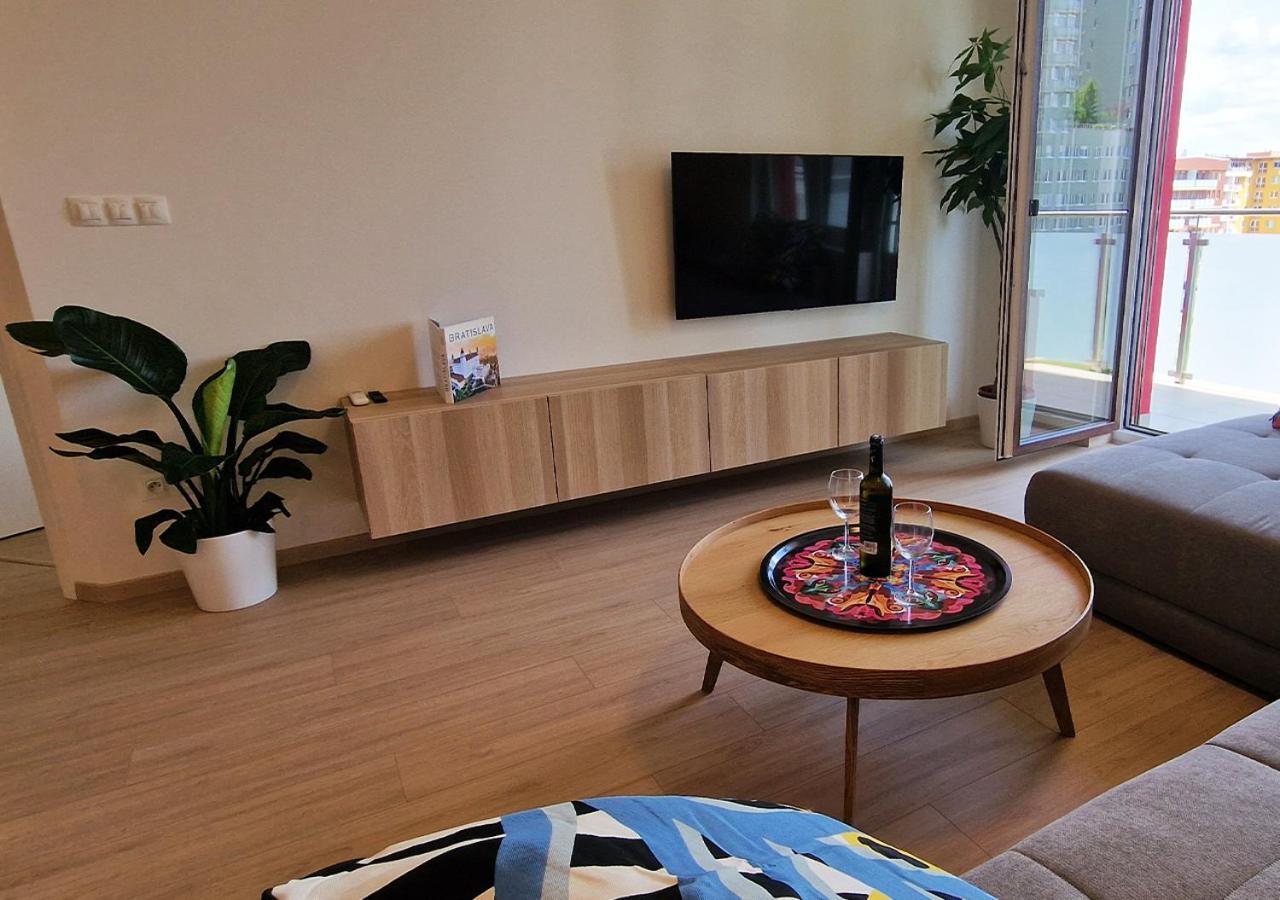 New Cozy 2 Room Pink Apartment Bratislava 058 Екстер'єр фото