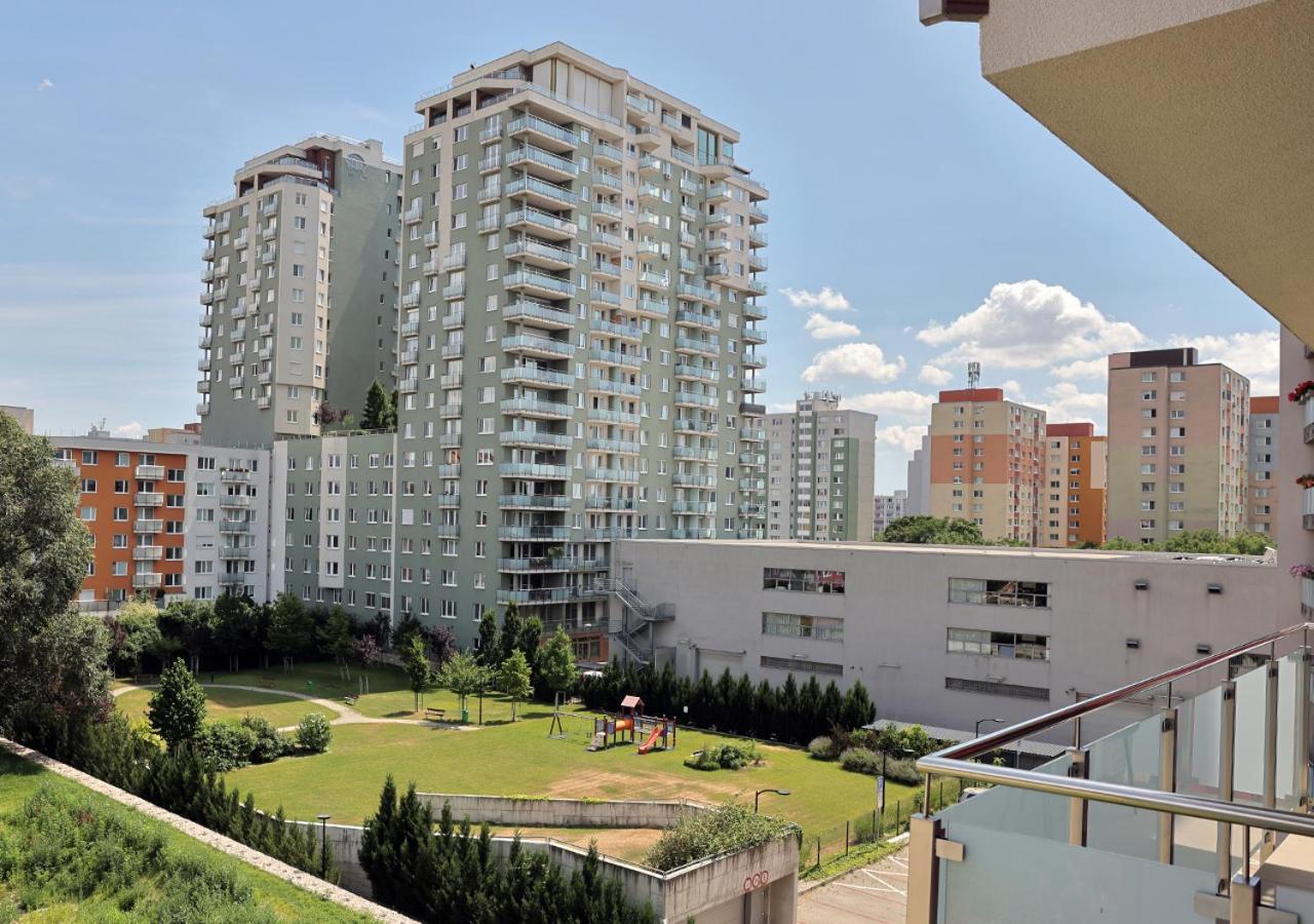 New Cozy 2 Room Pink Apartment Bratislava 058 Екстер'єр фото